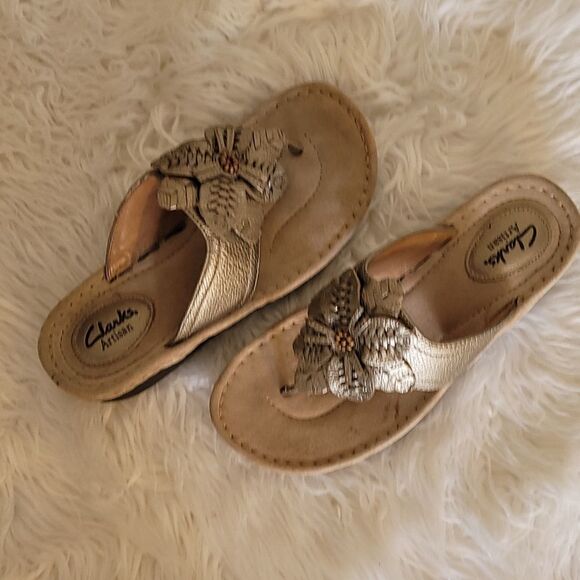 - Clark's Leather Artisian Sandals - Picture 10 of 10